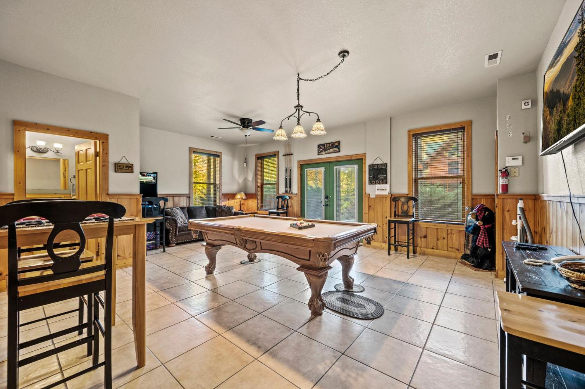Relaxation Retreat - Pickleball Cabin - Wi-Fi, Fire Pit With Bar, Ev, Game Room, Hot Tub, Pool Access - Mins To Pf Sevierville Bagian luar foto