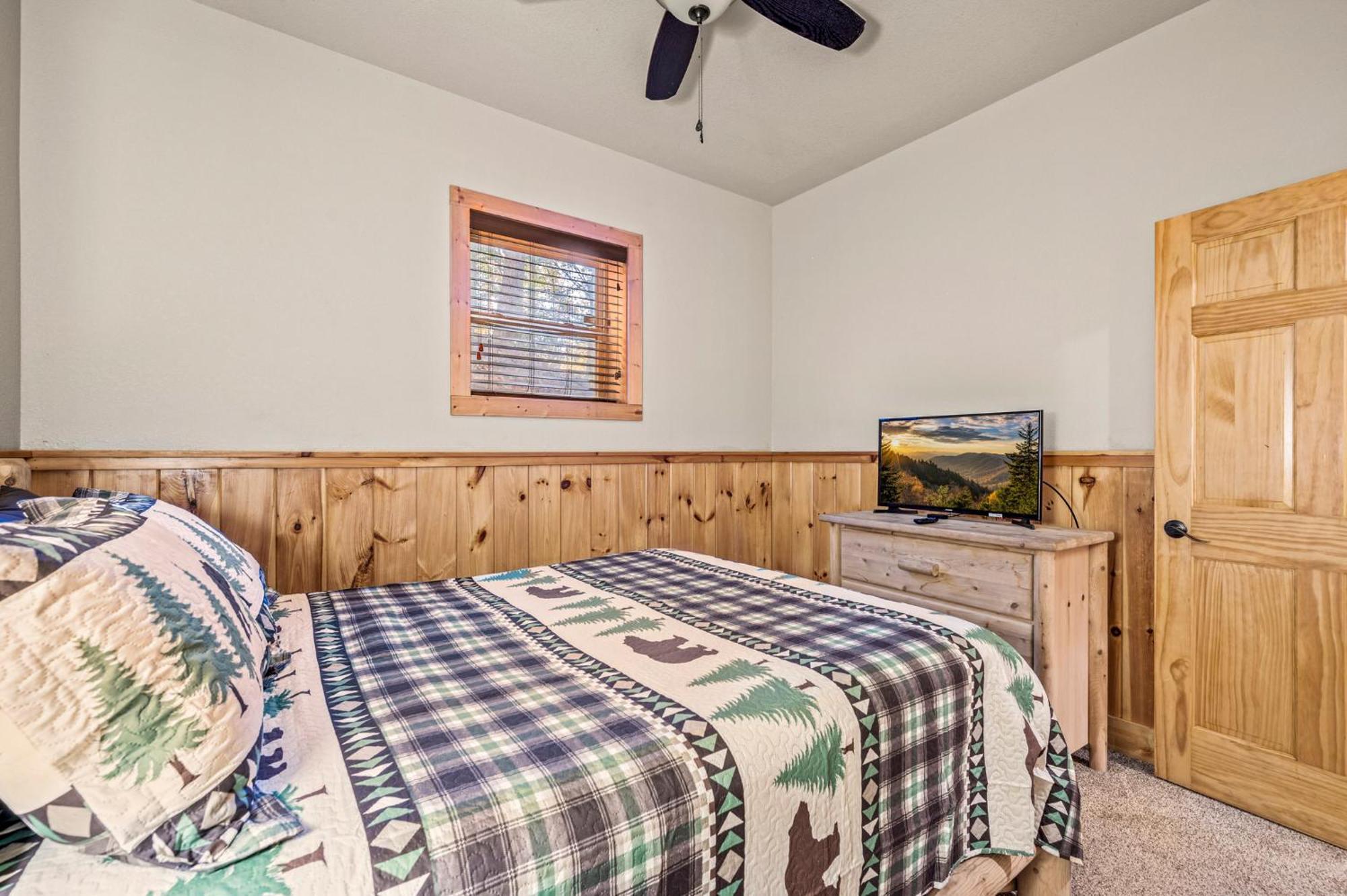 Relaxation Retreat - Pickleball Cabin - Wi-Fi, Fire Pit With Bar, Ev, Game Room, Hot Tub, Pool Access - Mins To Pf Sevierville Bagian luar foto
