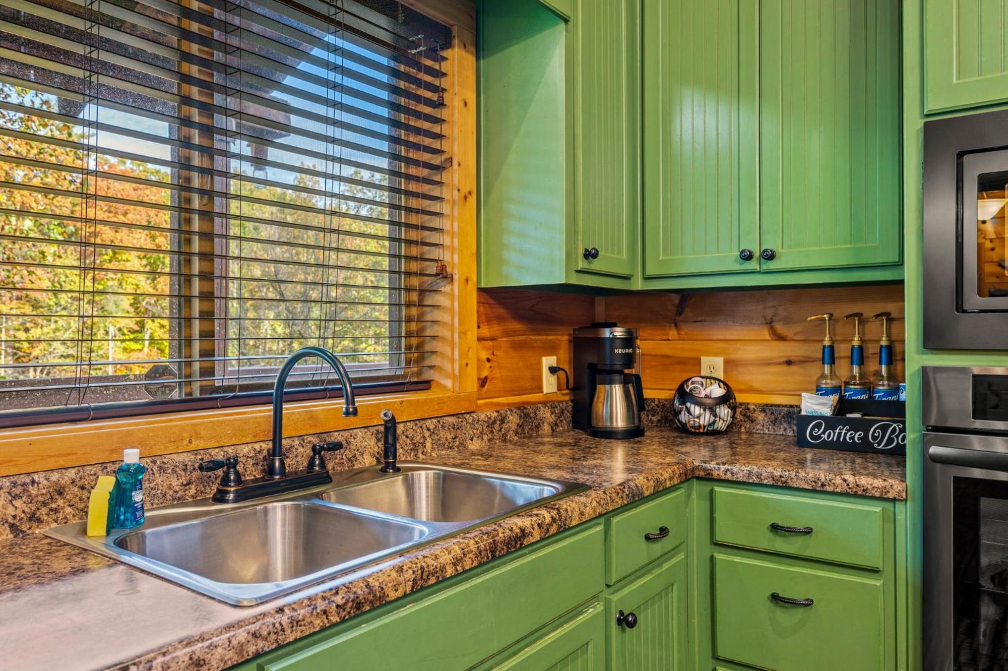 Relaxation Retreat - Pickleball Cabin - Wi-Fi, Fire Pit With Bar, Ev, Game Room, Hot Tub, Pool Access - Mins To Pf Sevierville Bagian luar foto