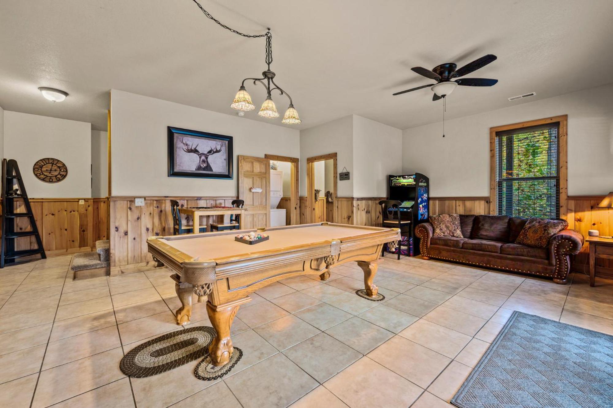 Relaxation Retreat - Pickleball Cabin - Wi-Fi, Fire Pit With Bar, Ev, Game Room, Hot Tub, Pool Access - Mins To Pf Sevierville Bagian luar foto