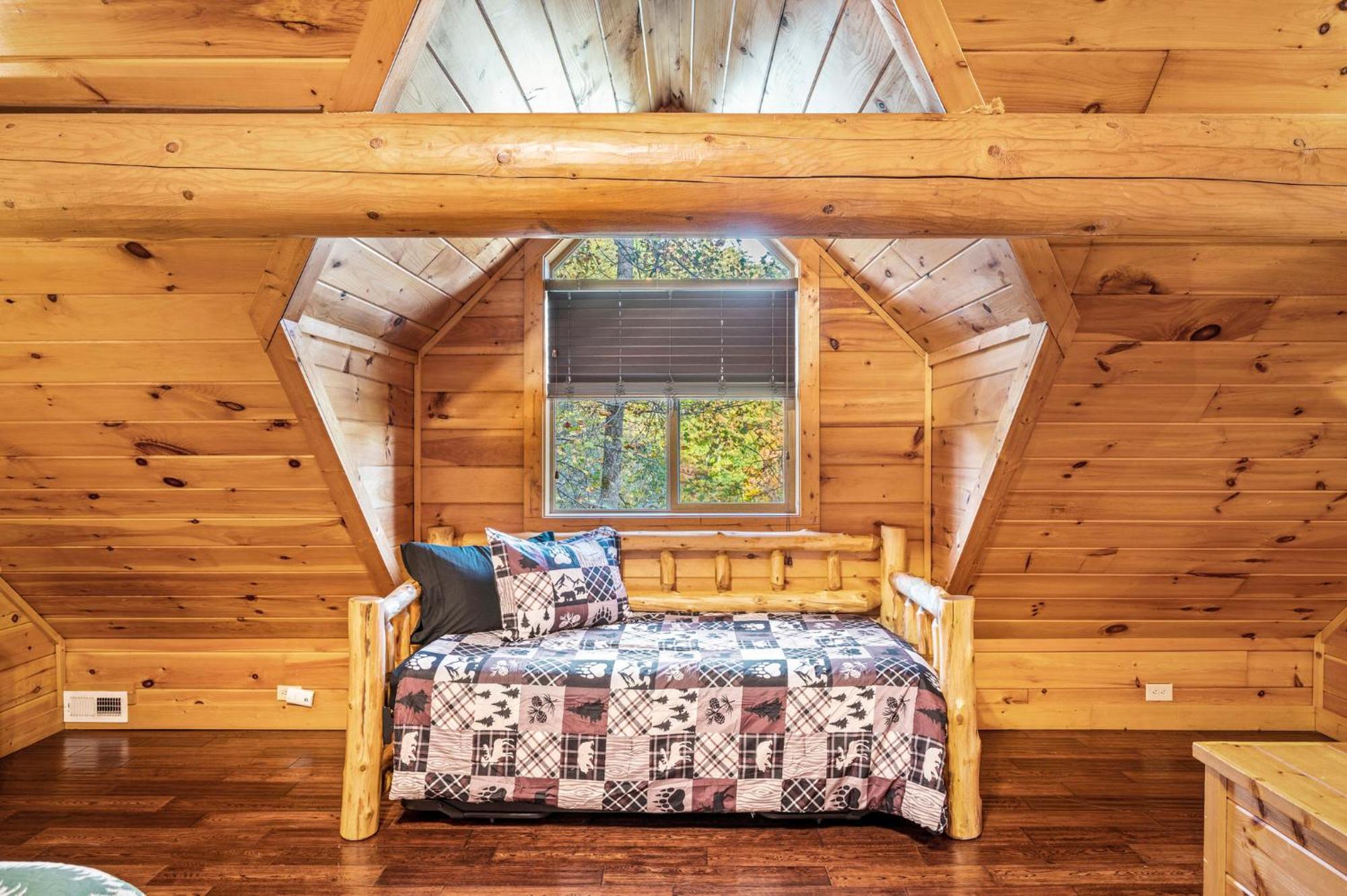 Relaxation Retreat - Pickleball Cabin - Wi-Fi, Fire Pit With Bar, Ev, Game Room, Hot Tub, Pool Access - Mins To Pf Sevierville Bagian luar foto