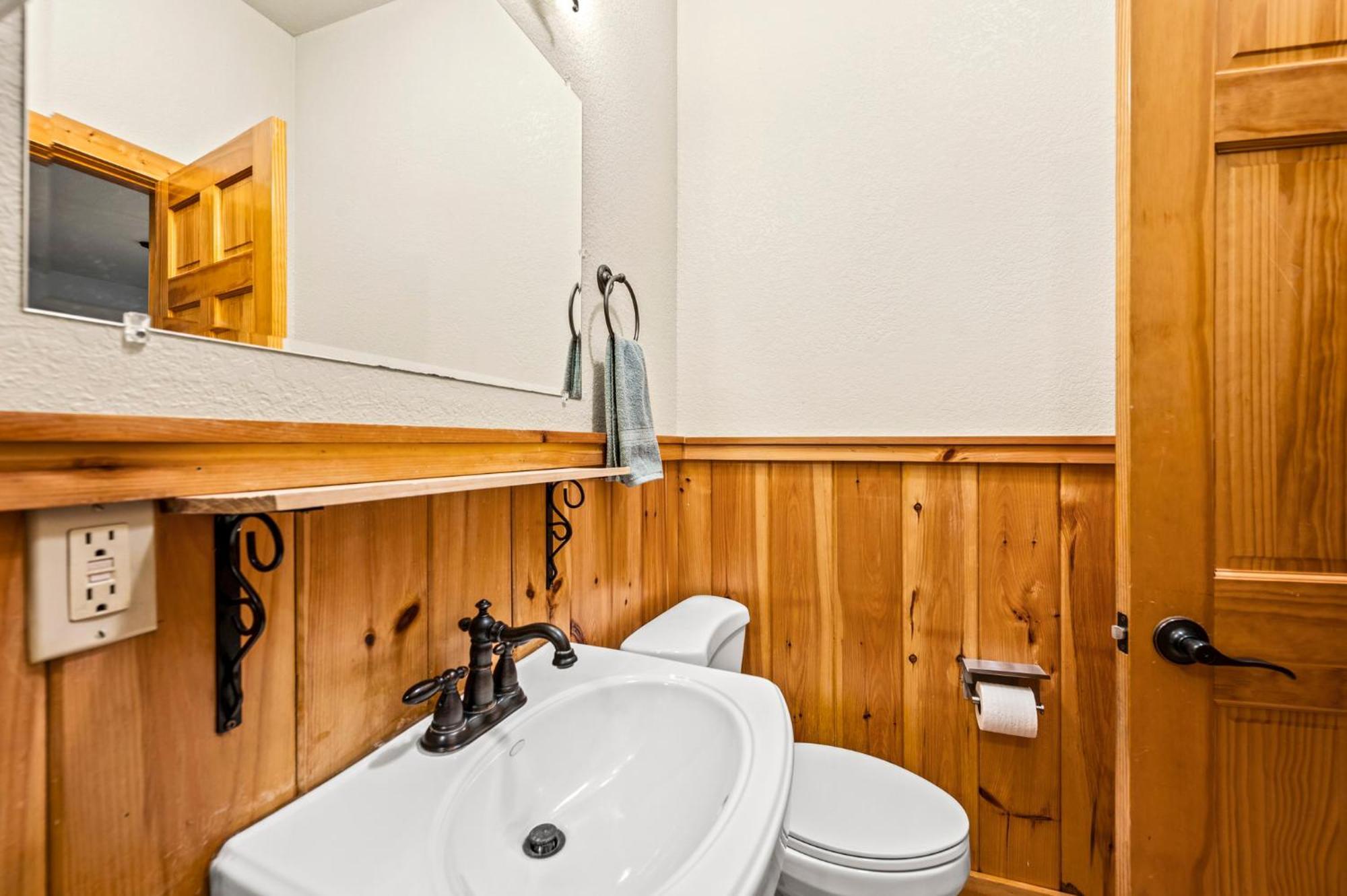 Relaxation Retreat - Pickleball Cabin - Wi-Fi, Fire Pit With Bar, Ev, Game Room, Hot Tub, Pool Access - Mins To Pf Sevierville Bagian luar foto