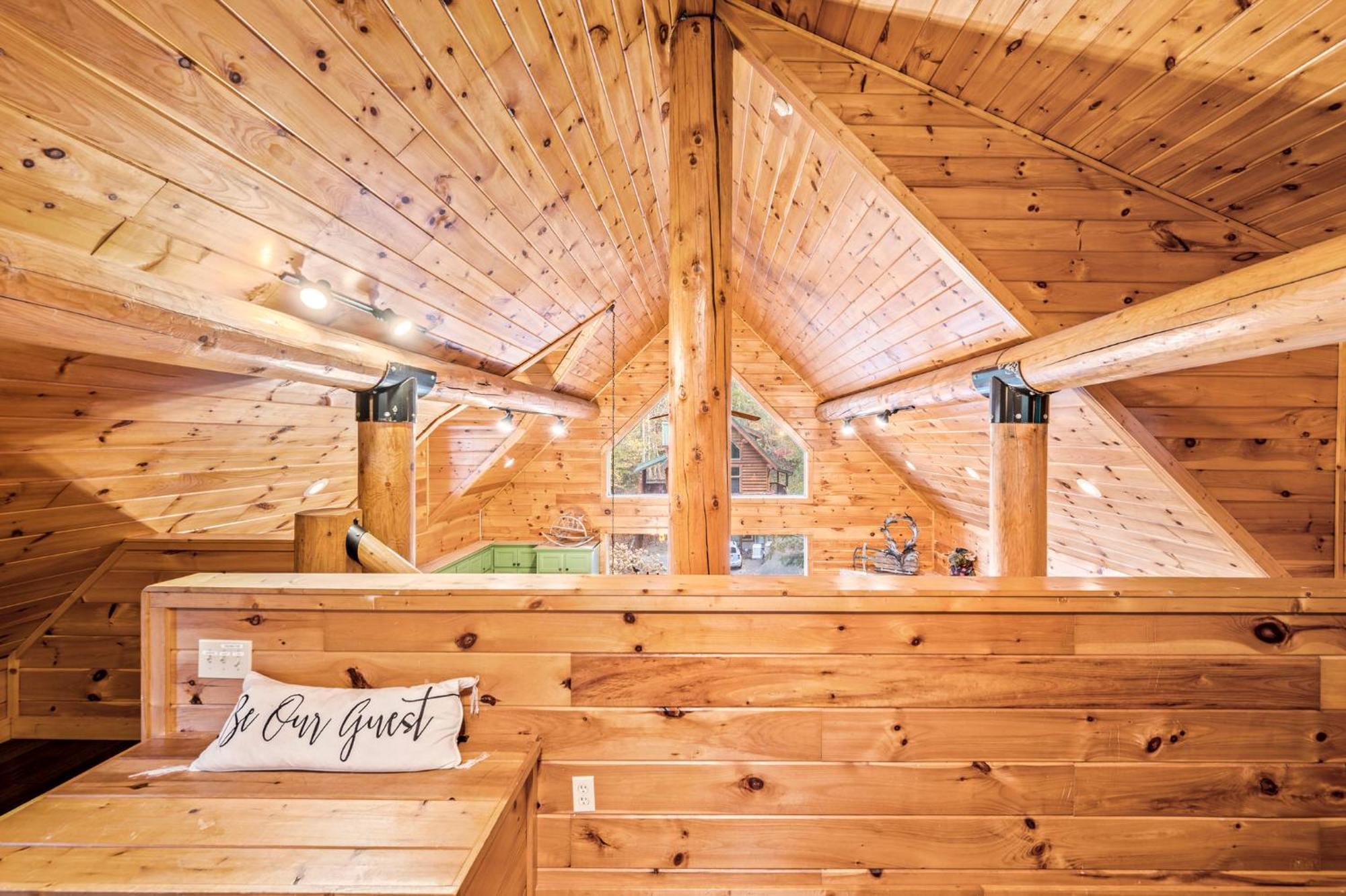 Relaxation Retreat - Pickleball Cabin - Wi-Fi, Fire Pit With Bar, Ev, Game Room, Hot Tub, Pool Access - Mins To Pf Sevierville Bagian luar foto